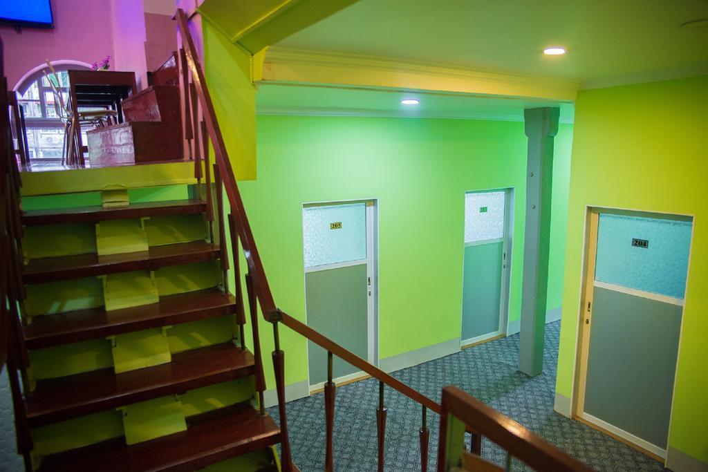 Albergue The Sat Yangón Exterior foto