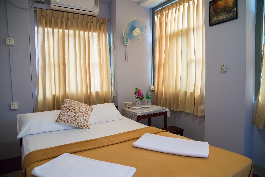 Albergue The Sat Yangón Exterior foto