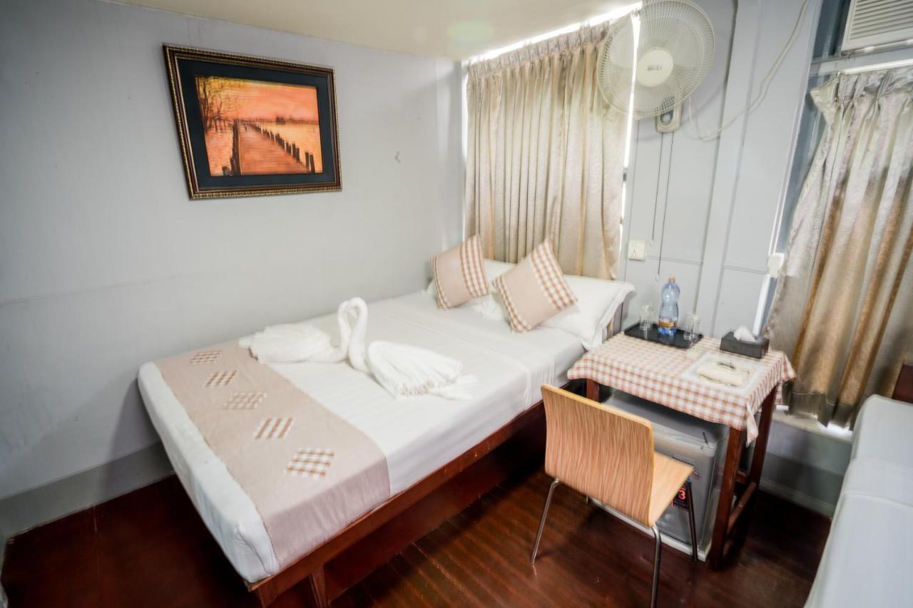 Albergue The Sat Yangón Exterior foto