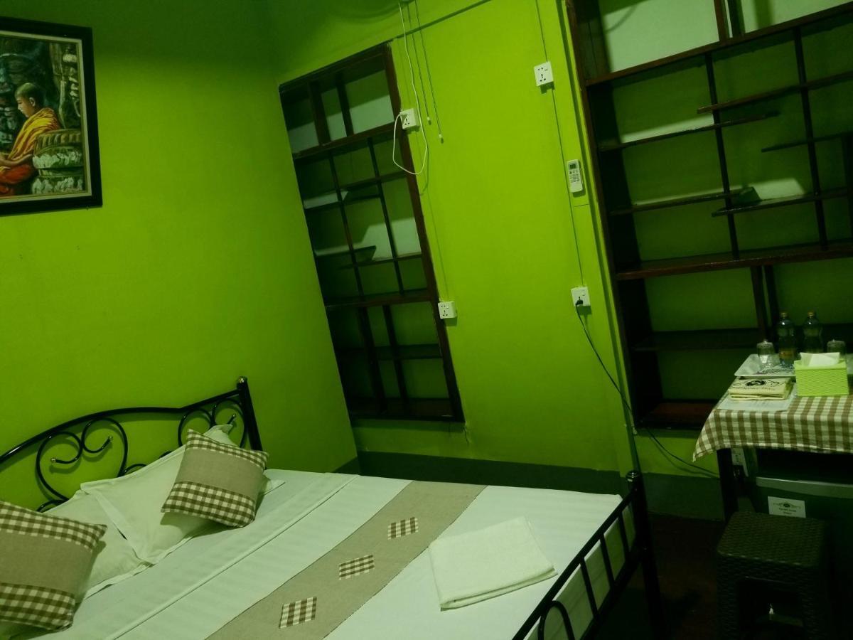 Albergue The Sat Yangón Exterior foto